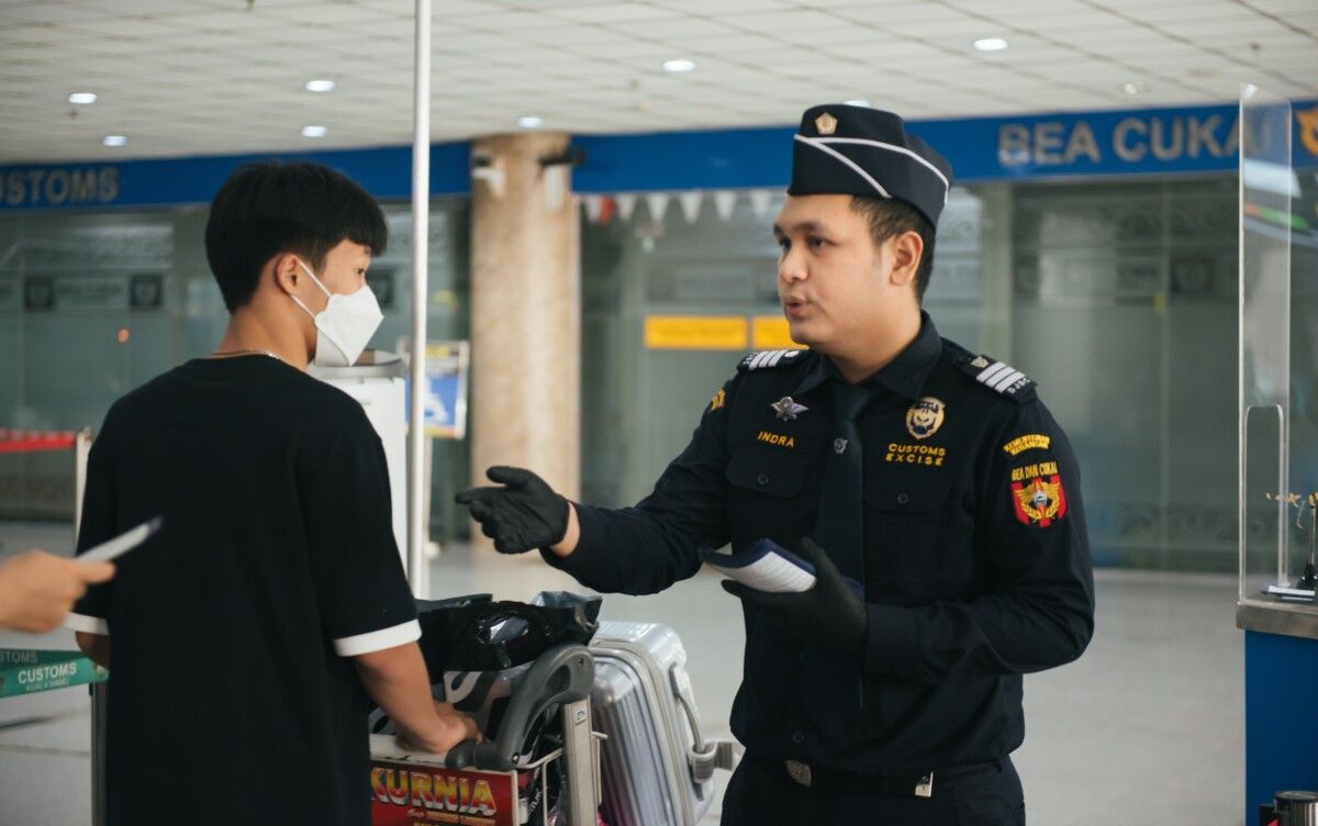 Bea Cukai Ingatkan Aturan Pembatasan Bawa Alkohol dan Rokok dari Luar Negeri