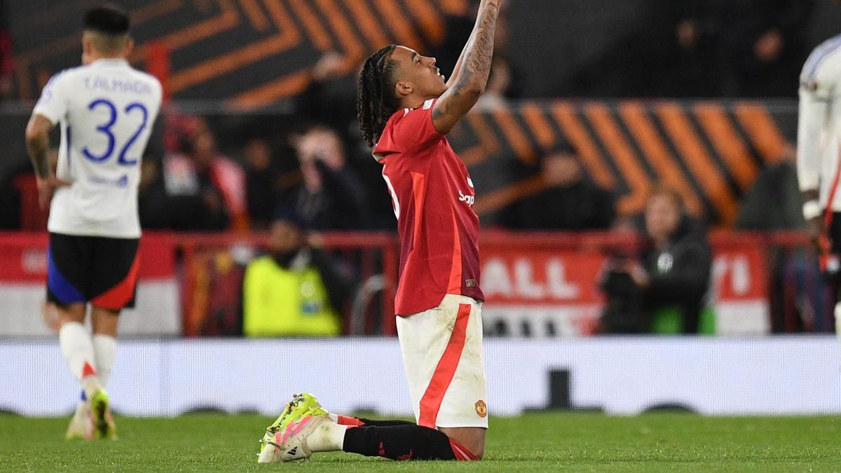 Krisis Pertahanan Manchester United Jelang Lawan Chelsea Akibat Cedera Yoro