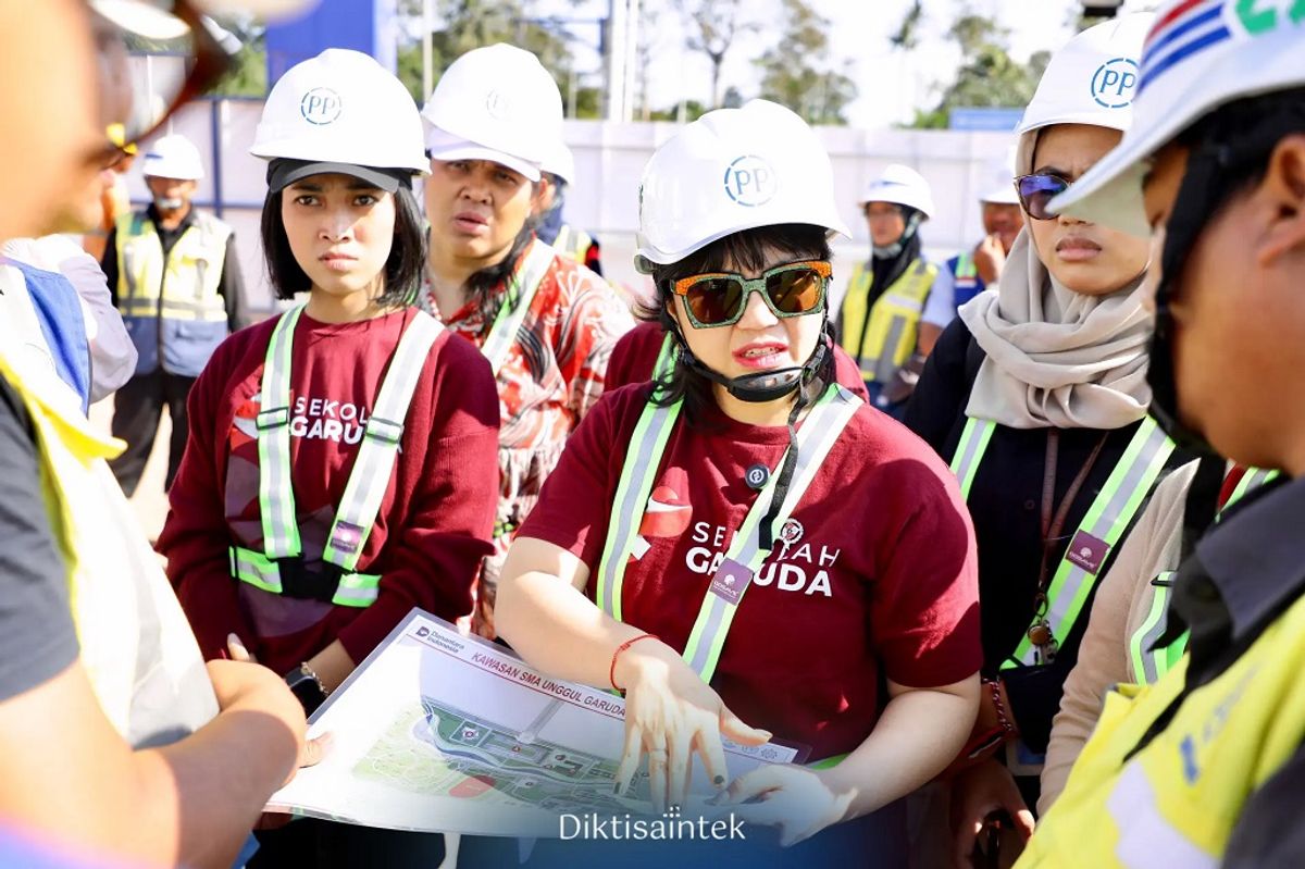 Stella Christie Tinjau Pembangunan SMA Unggul Garuda Belitung Timur