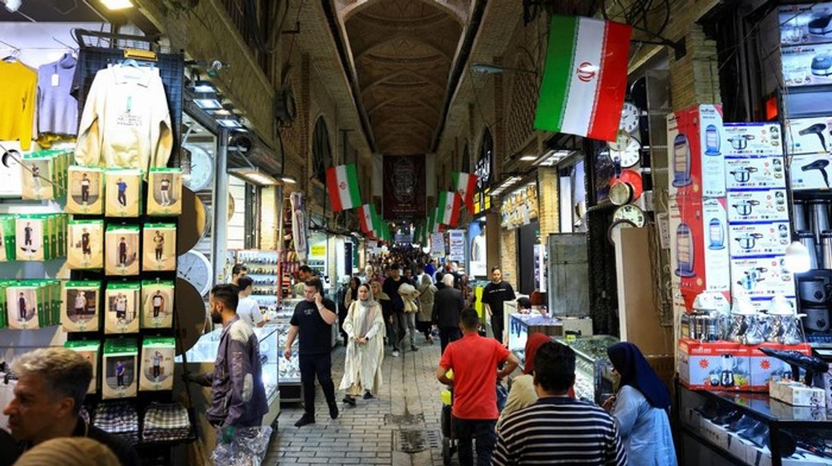 Ekonomi Iran Terancam Runtuh Akibat Konflik dan Blokade Selat Hormuz