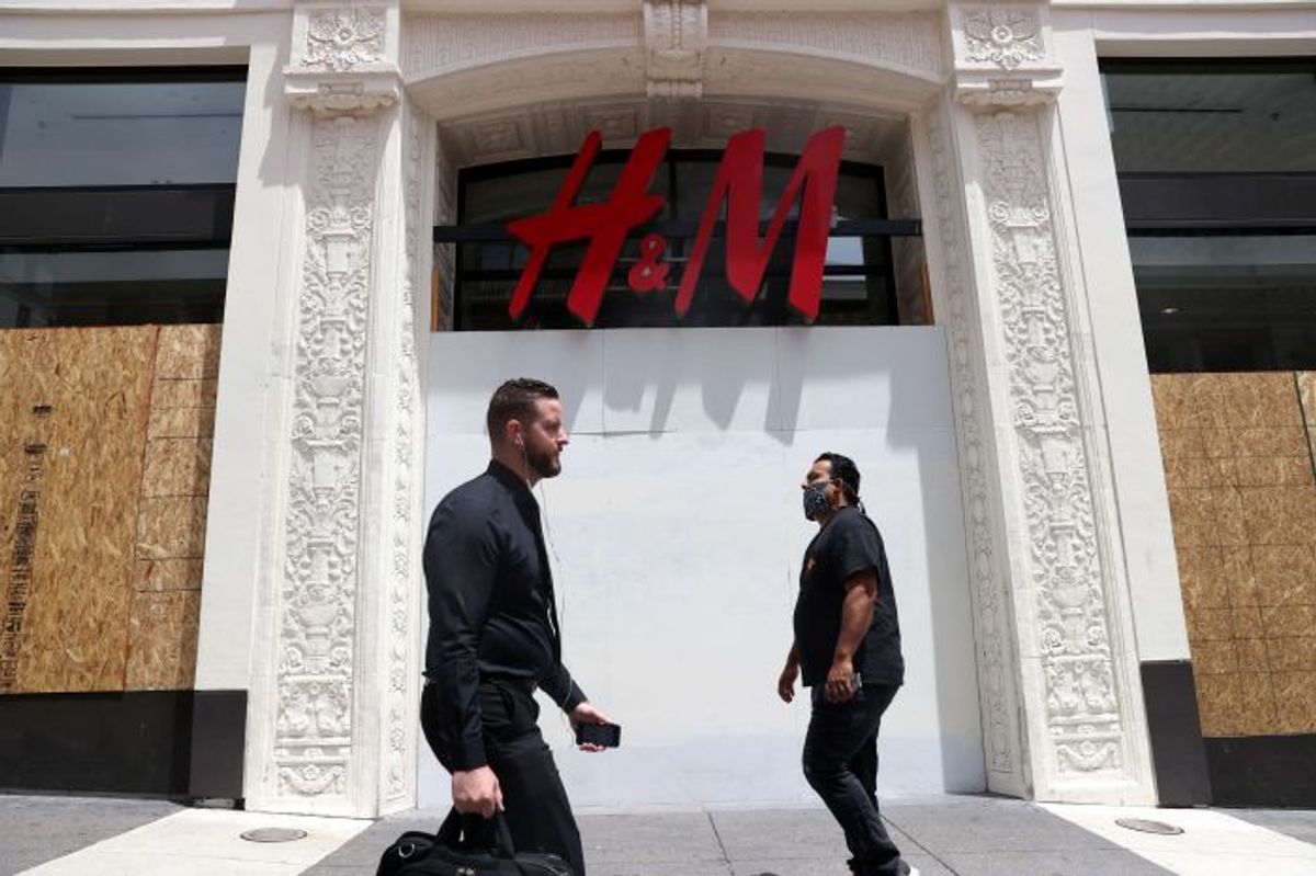 H&M Tutup 160 Toko Global Hingga 2026 Fokus ke E-commerce