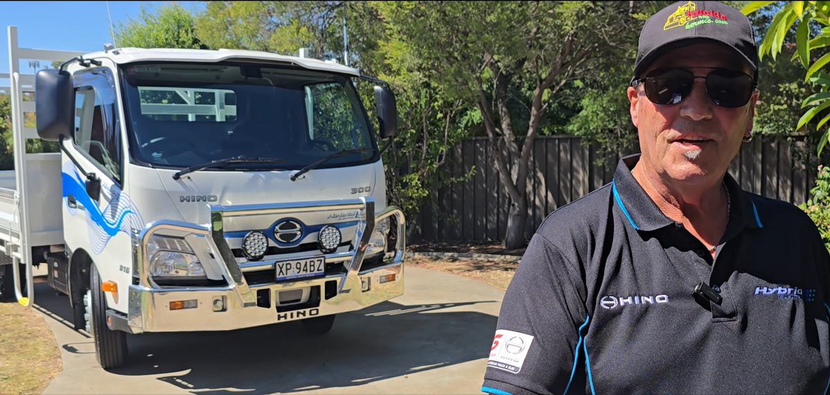 Hino Luncurkan Bus 136 MDBL 4×4 untuk Operasional Medan Berat