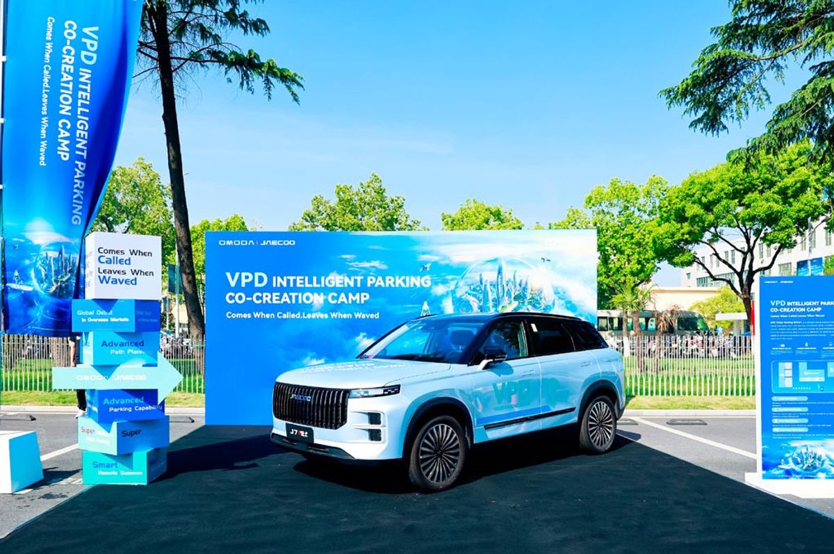 Omoda dan Jaecoo Perkenalkan Teknologi Parkir Otomatis Valet Parking Driver