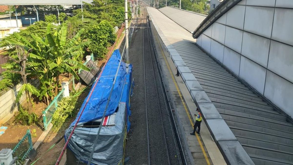KAI Evakuasi KRL Pascatabrakan dengan KA Argo Bromo di Bekasi Timur