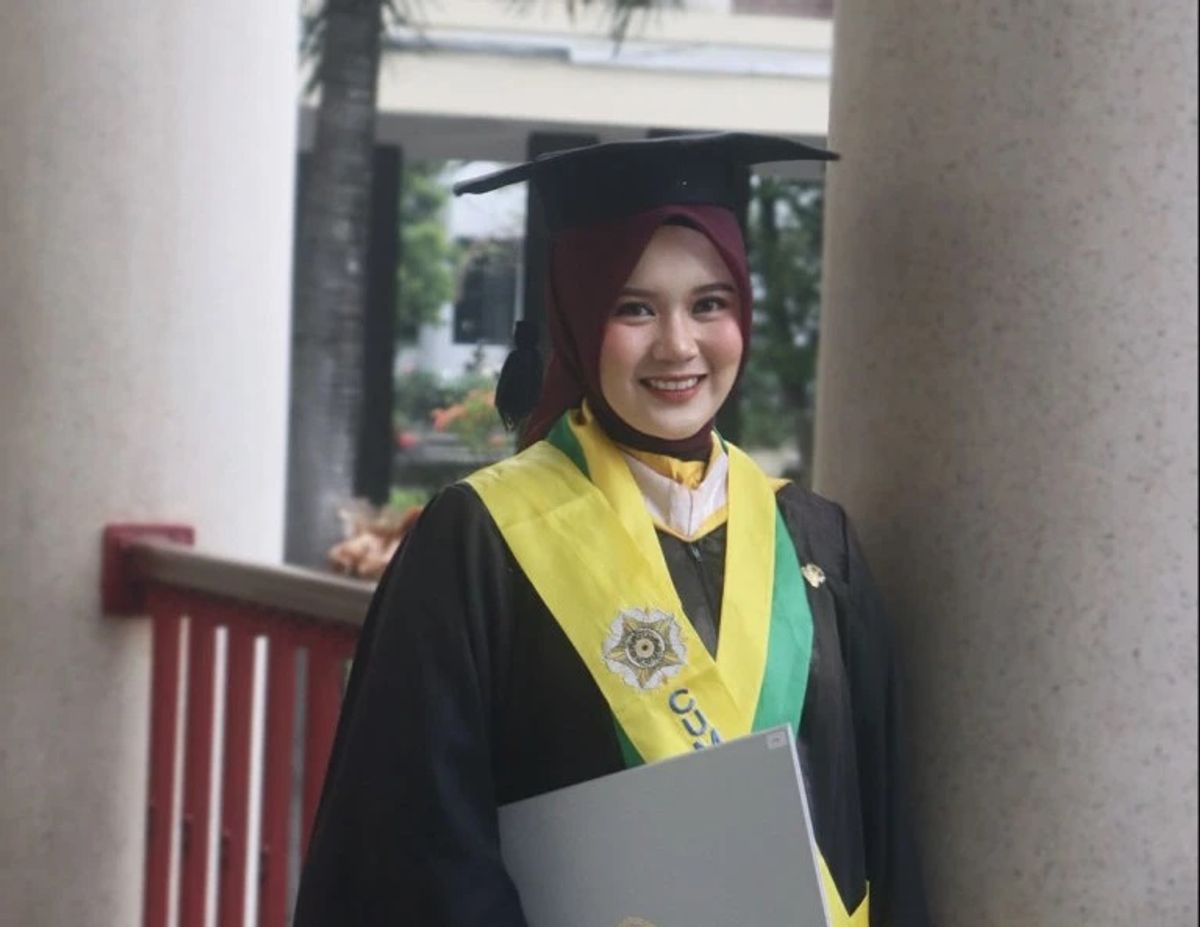Istiqomah Katin Jadi Lulusan Dokter Spesialis Termuda UGM Usia 28 Tahun