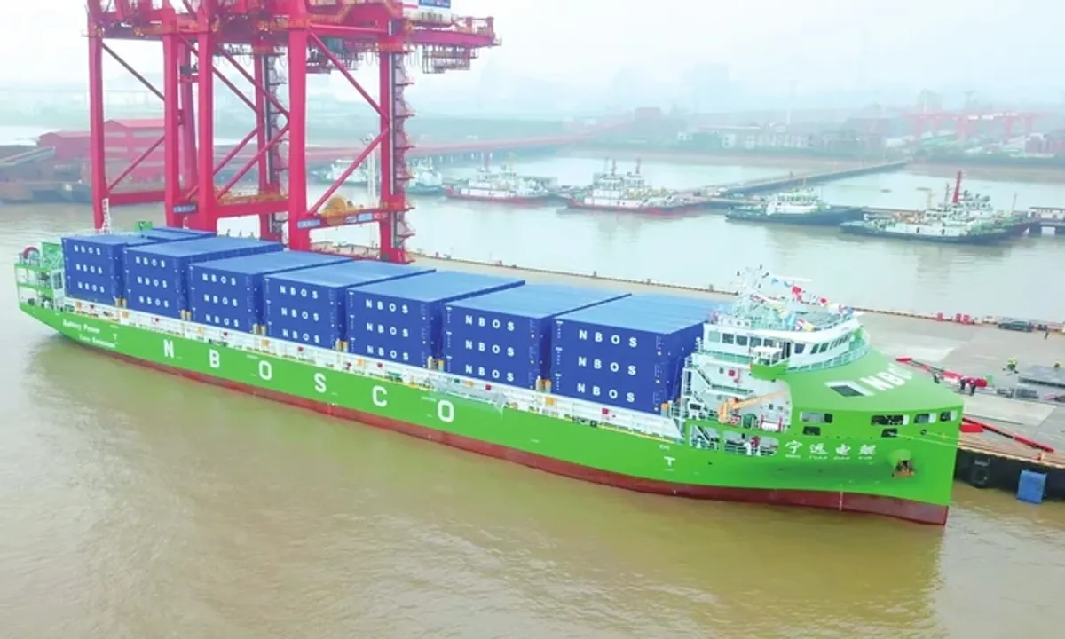 China Operasikan Kapal Peti Kemas Listrik Terbesar Ningyuan Diankun