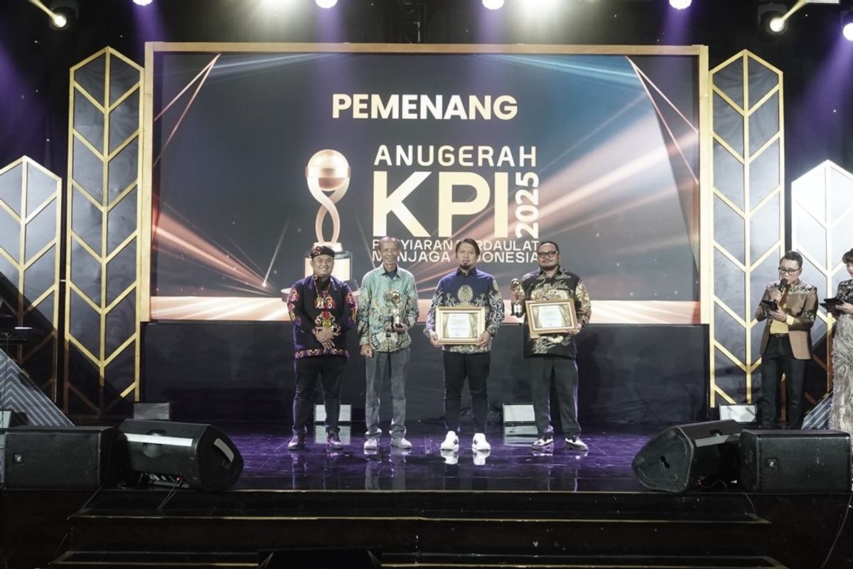Jhonlin Radio Raih Penghargaan Radio Lokal Terbaik Anugerah KPI 2025