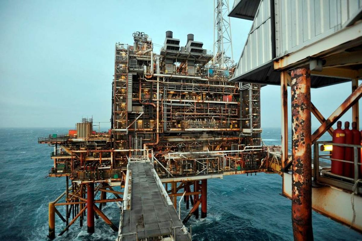 Harga Minyak Brent Melonjak Akibat Kebuntuan Diplomasi Amerika Serikat dan Iran