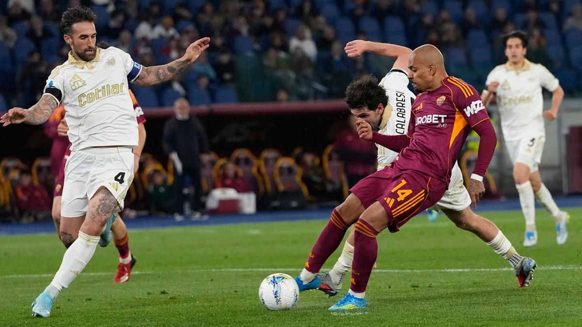 Hattrick Donyell Malen Antar AS Roma Bungkam Pisa 3-0