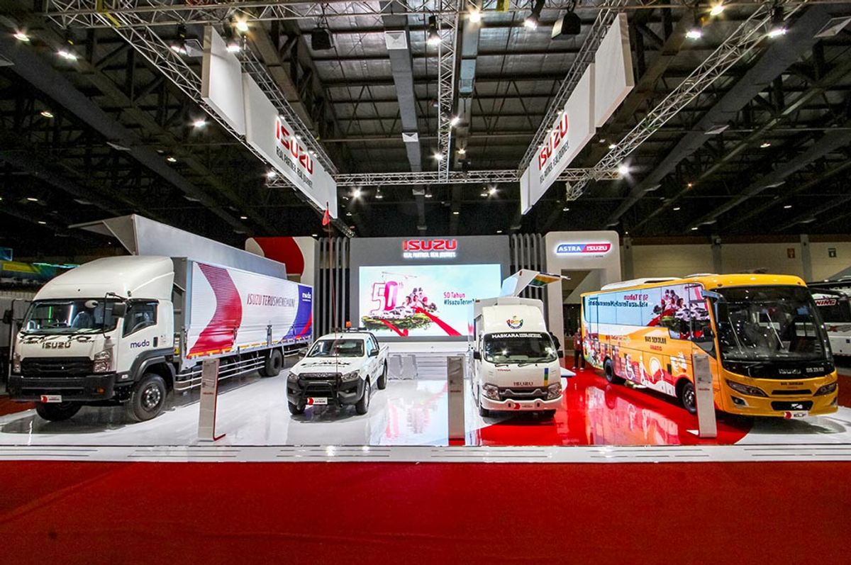 Isuzu Tampilkan Inovasi dan Luncurkan Varian Baru di GIICOMVEC 2026