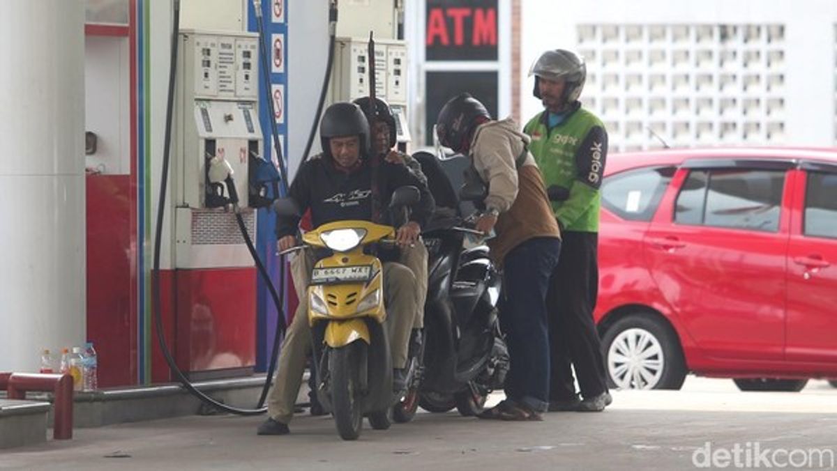 Bahlil Lahadalia Targetkan Impor Bensin Berkurang Jadi 50 Persen