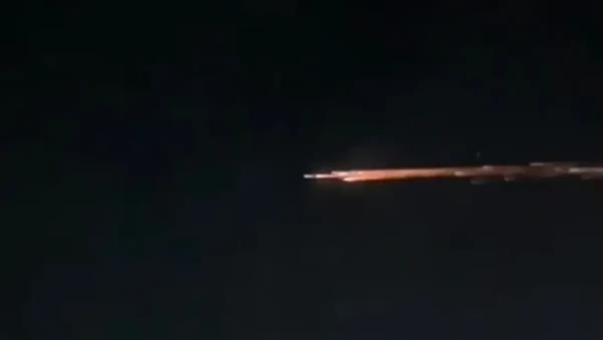 BRIN Pastikan Cahaya Misterius di Langit Indonesia Jejak Roket China