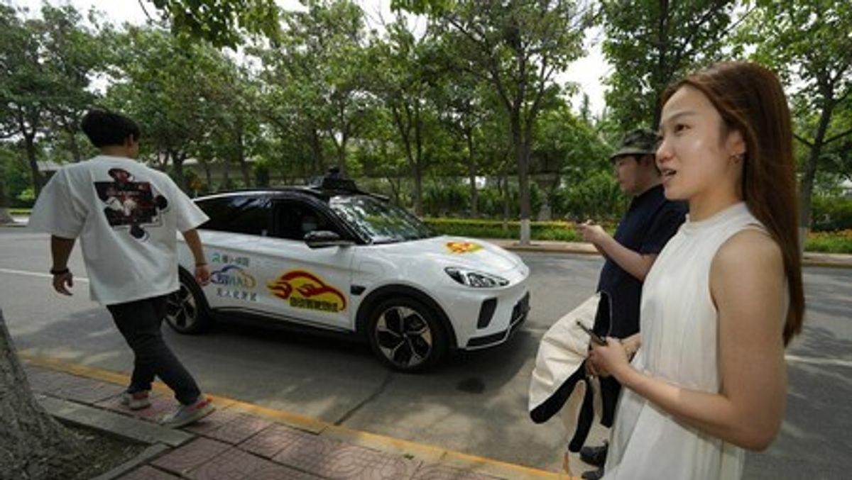 Gangguan Sistem Robotaxi Baidu Lumpuhkan Ratusan Mobil Otonom di Wuhan