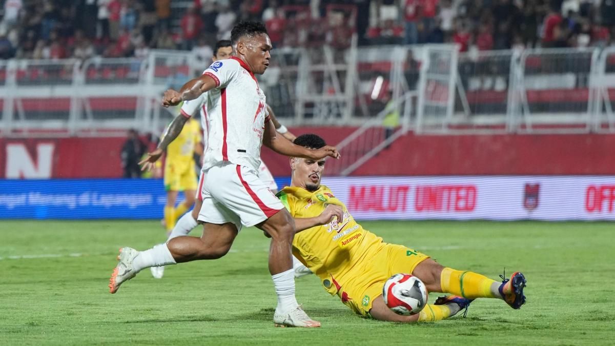 Persebaya Surabaya Tundukkan Malut United Dua Gol Tanpa Balas