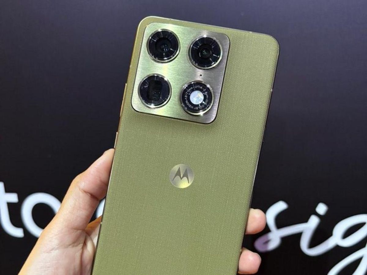 Motorola Rilis Ponsel Flagship Signature di Pasar Indonesia