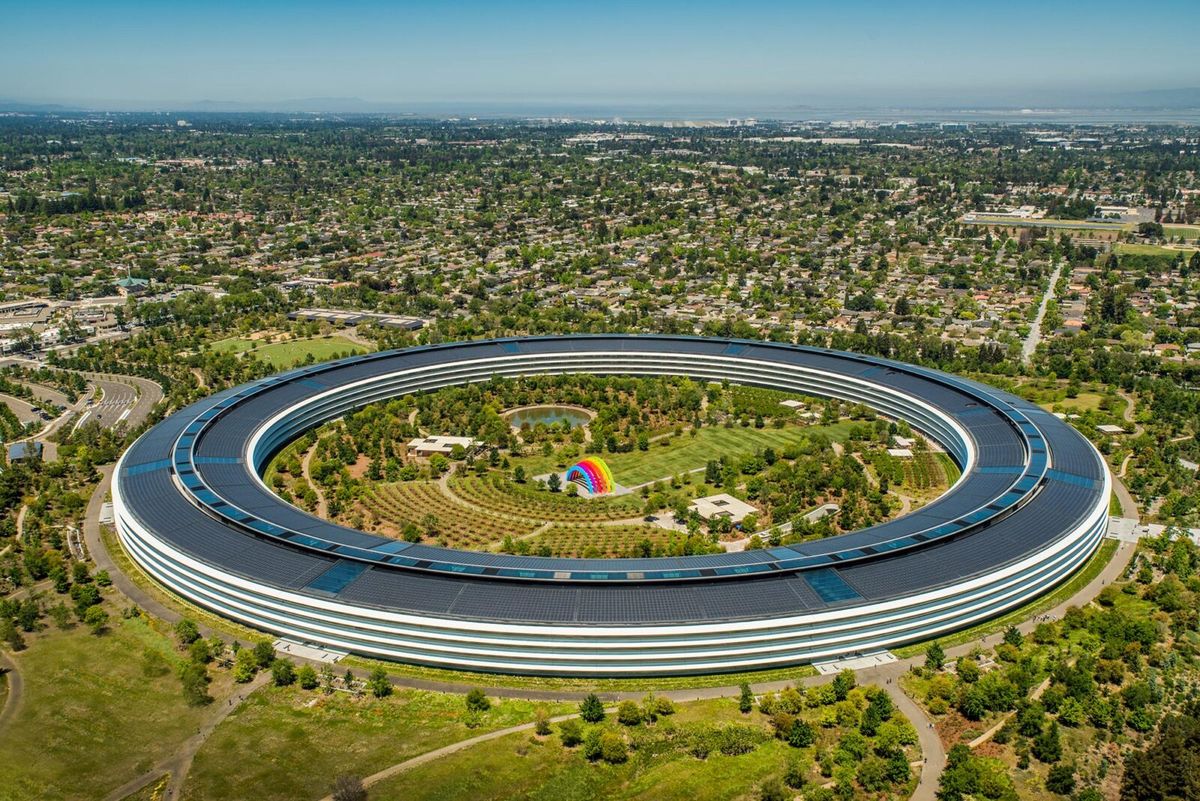 50 Tahun Apple: Dari Garasi Menjadi Raksasa Teknologi Global