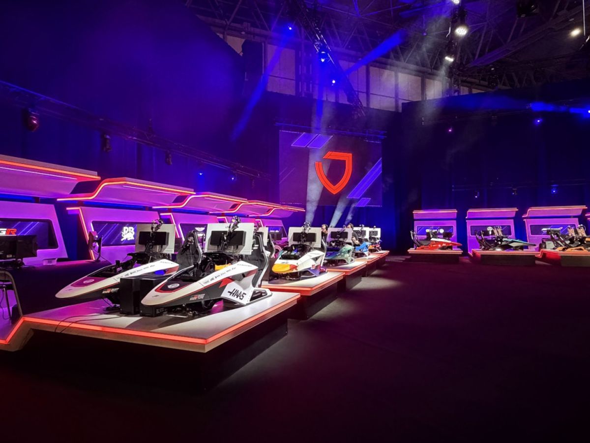 Lenovo Pasok Perangkat Gaming untuk F1 Sim Racing World Championship 2026