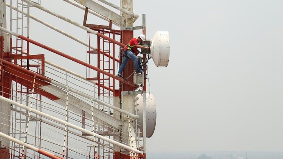 Komdigi Lelang Frekuensi 700 MHz dan 2,6 GHz untuk Perluasan 5G