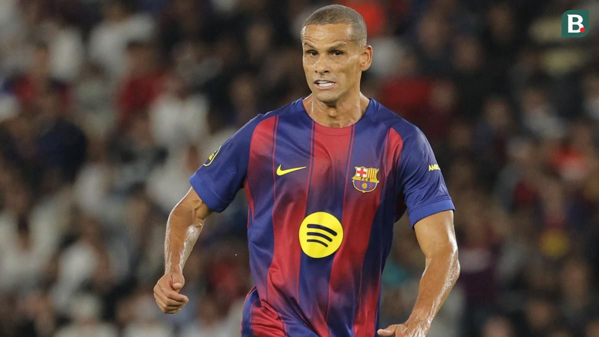 Irfan Bachdim Bertukar Jersey dengan Rivaldo di Gelora Bung Karno