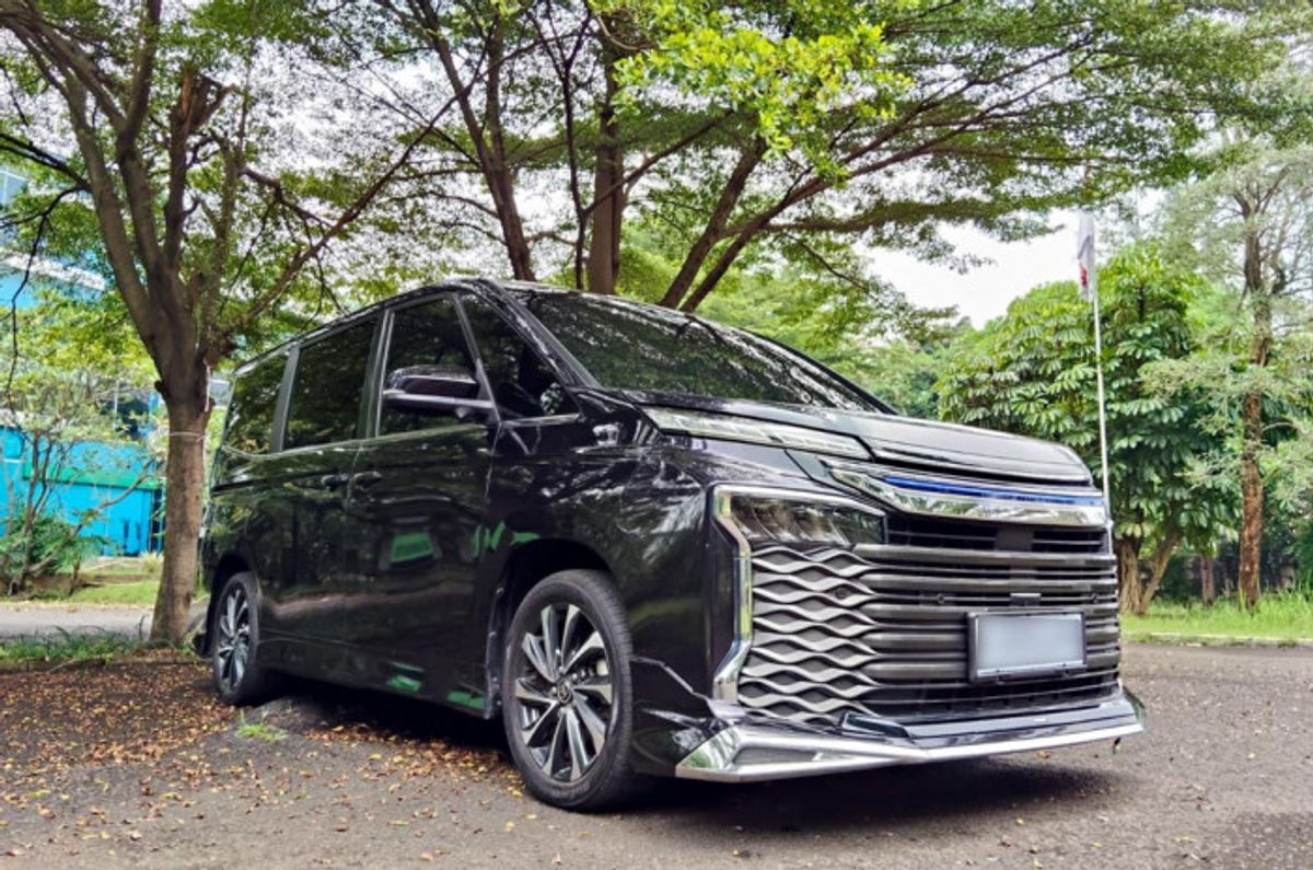 Konsumsi BBM Toyota Voxy: Efisien Meski Bermesin 2.000 cc