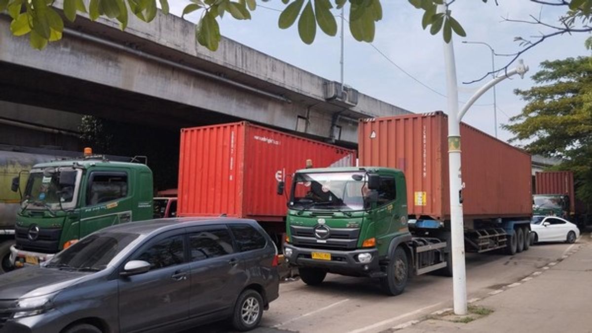 Pelindo Tangani Parkir Liar Penyebab Kemacetan di Tanjung Priok