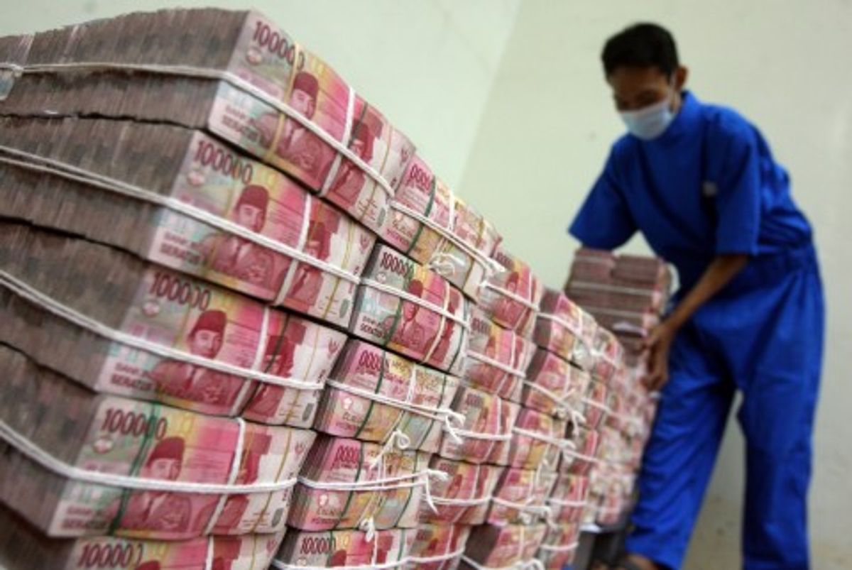 Rupiah Melemah ke Level Rp17.300 Akibat Ketidakpastian Global