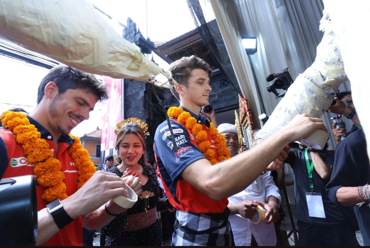 Pembalap MotoGP Honda Kunjungi Bali, Ikut Buat Ogoh-ogoh Jelang Nyepi