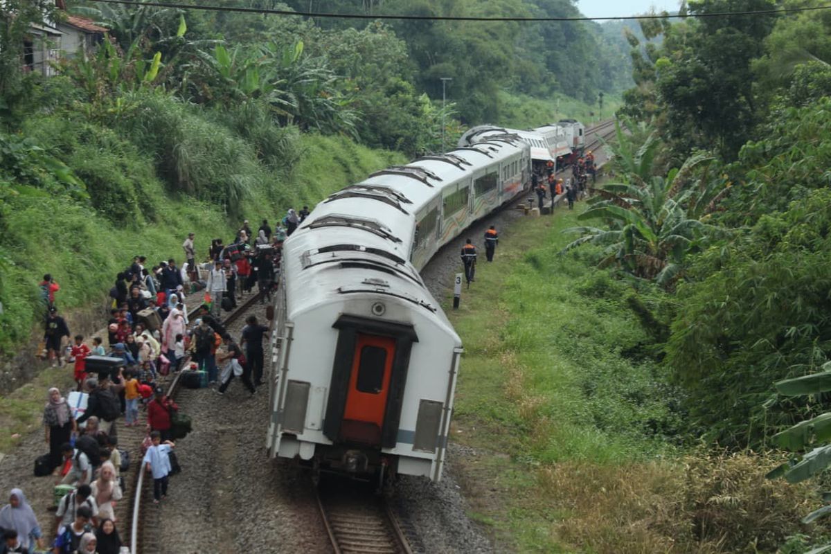 Kereta Bangunkarta Anjlok di Brebes, Perjalanan KA Dialihkan dan Dibatalkan pada 6 April 2026