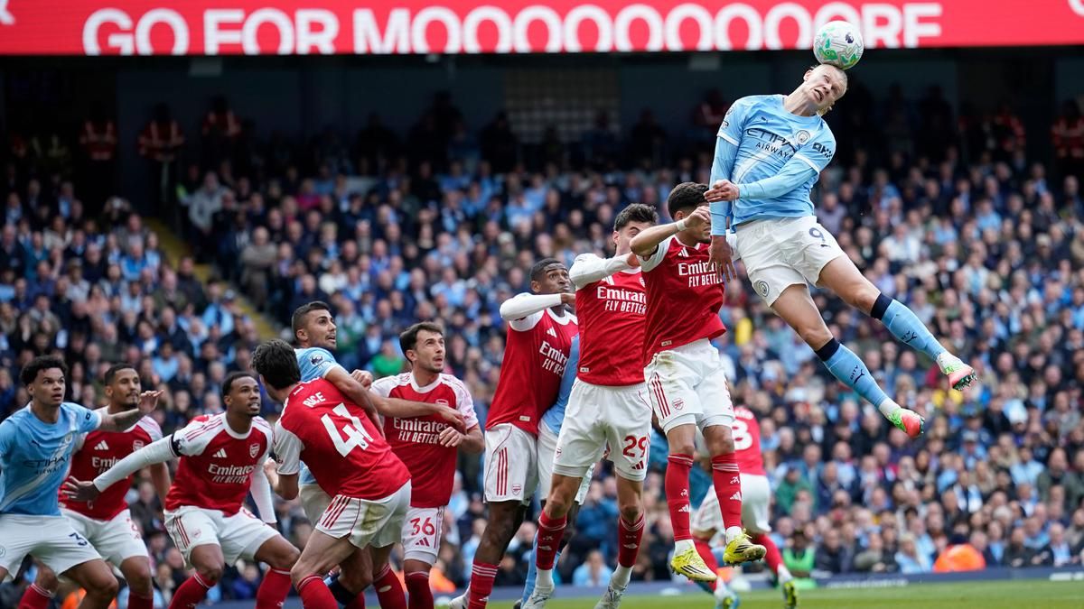 Roy Keane Jagokan Arsenal Juara Meski Kalah dari Manchester City