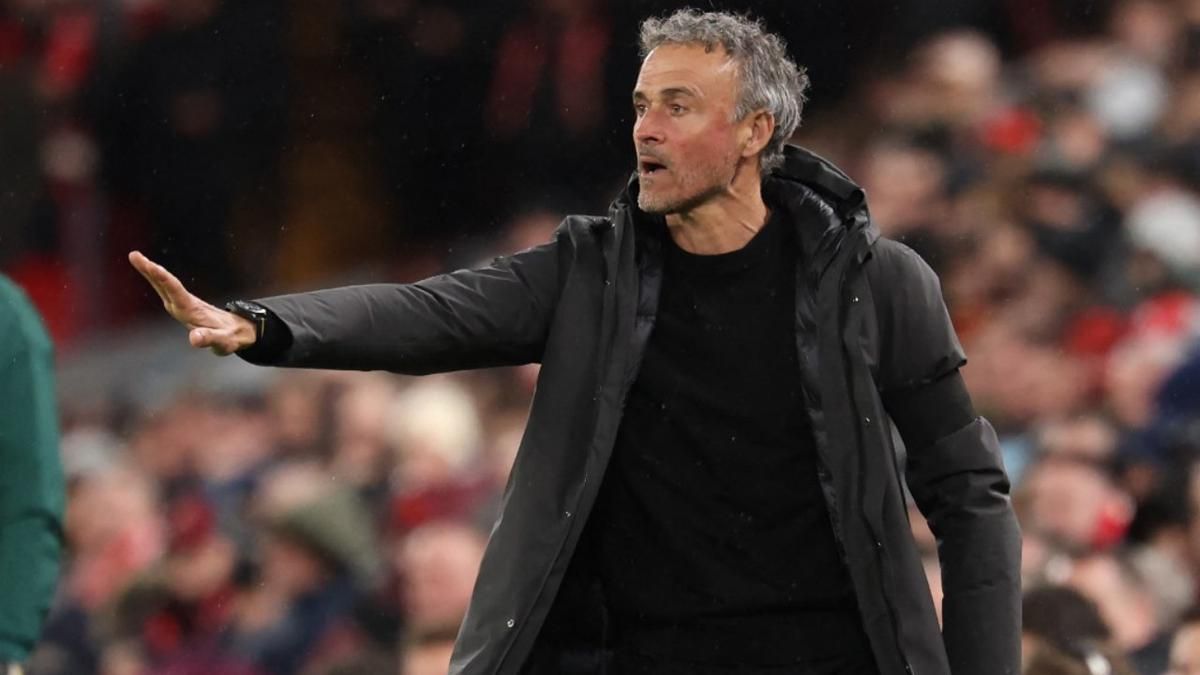 Luis Enrique Bertahan di PSG Tutup Peluang Latih Manchester United