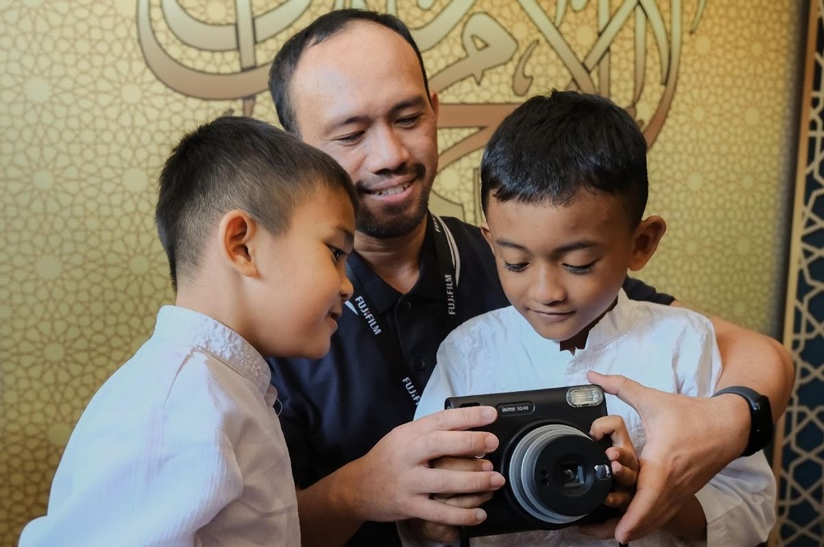 Fujifilm Indonesia Gelar Program First Family Photo di Panti Asuhan
