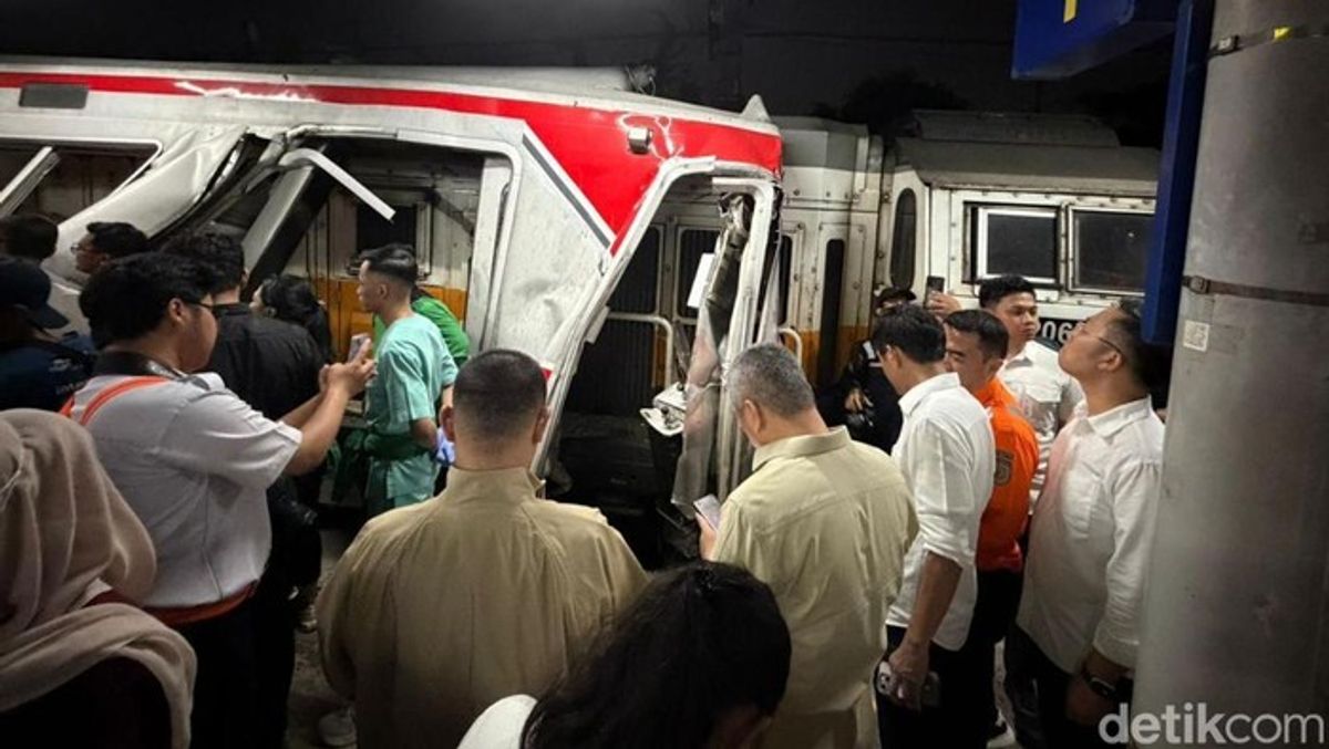 KA Argo Bromo Anggrek Tabrak KRL di Stasiun Bekasi Timur