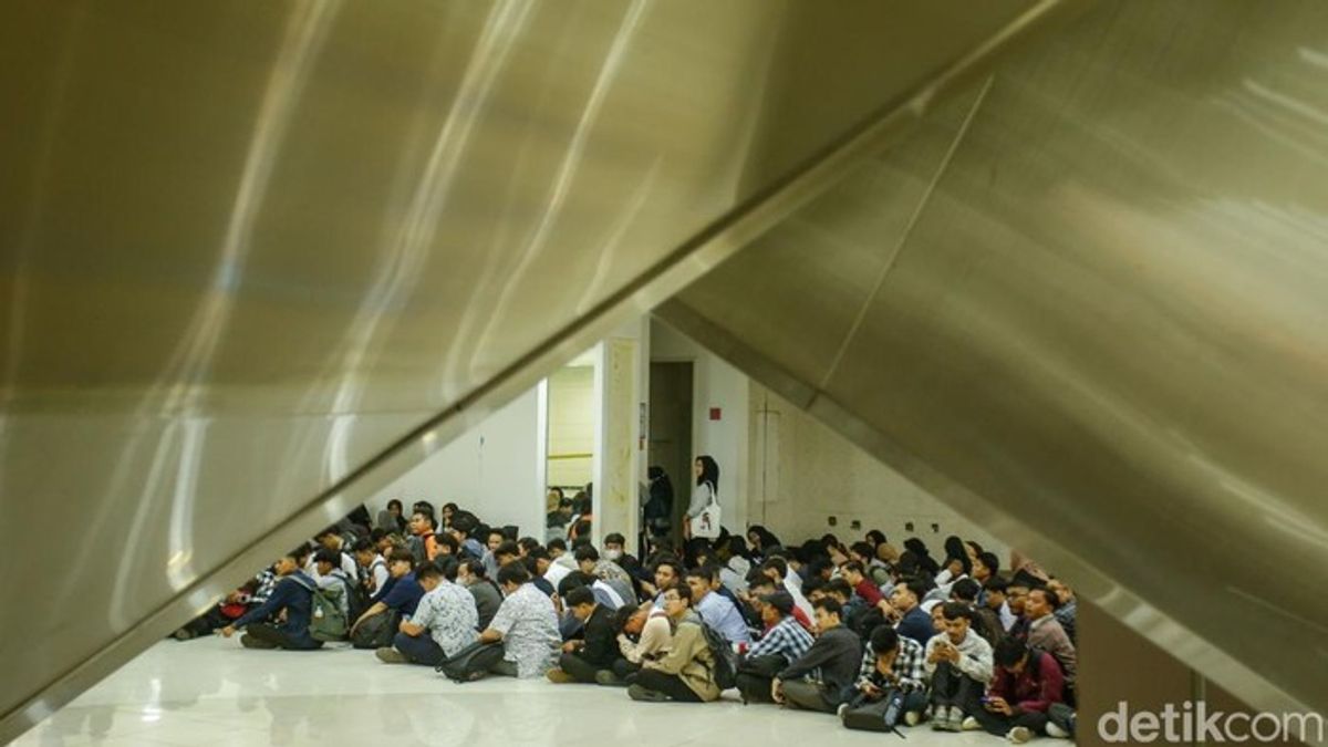 Banyak Perusahaan Tahan Rekrutmen Karyawan Baru Akibat Tekanan Ekonomi