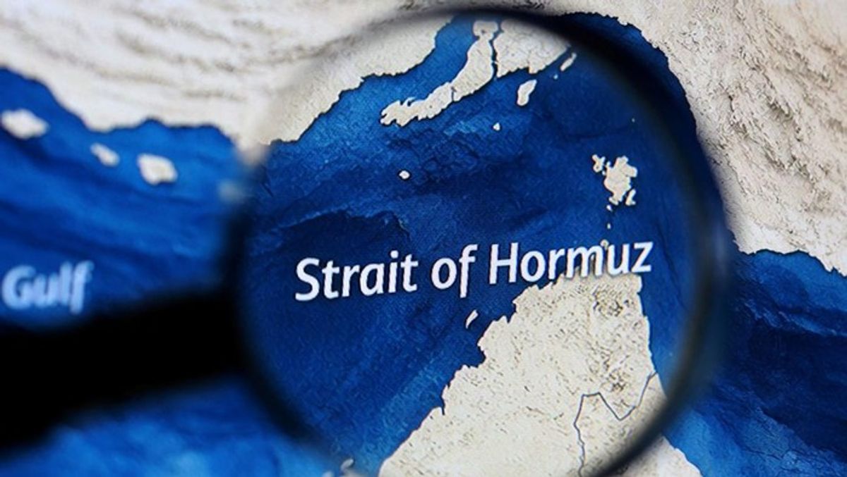Pemerintah Negosiasikan Izin Melintas Dua Kapal Tanker di Selat Hormuz