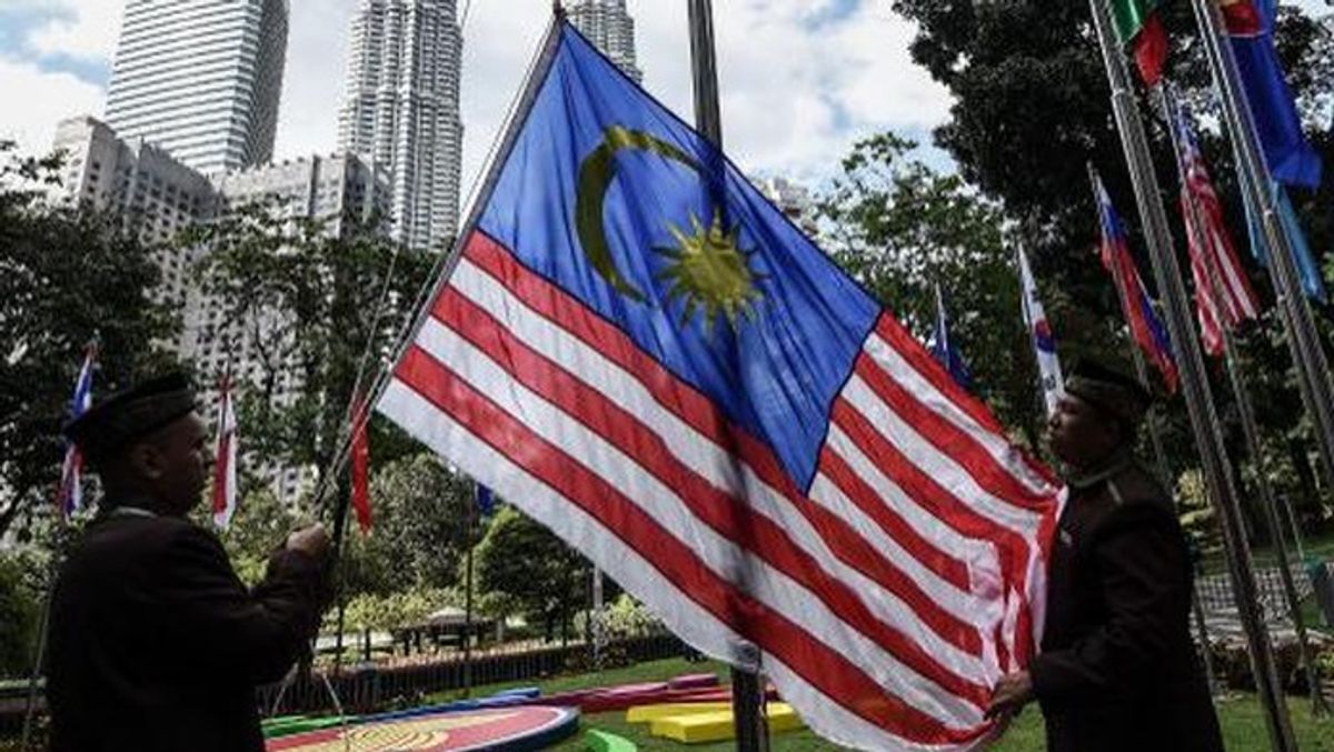 Malaysia Batasi Penggunaan AC dan Terapkan WFH di Kantor Pemerintah