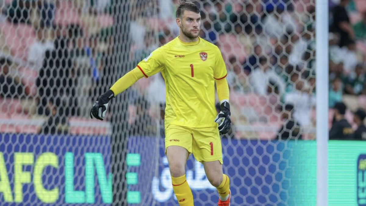Ajax Selamatkan Maarten Paes dari Kasus Paspor di Liga Belanda