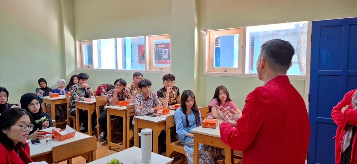 Mahasiswa UMB Bekali Siswa SMK Budi Mulia Strategi Personal Branding