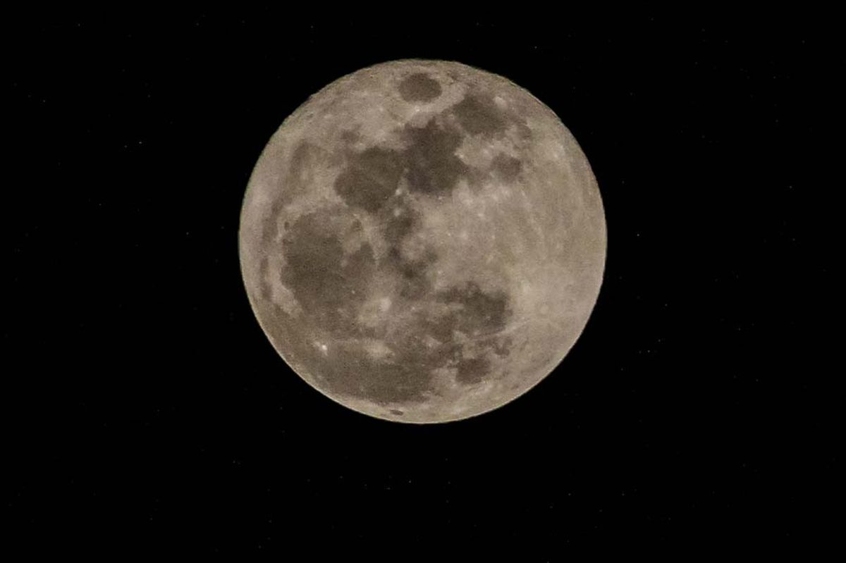 Fenomena Mikromoon Flower Moon Hiasi Langit pada 1 Mei 2026