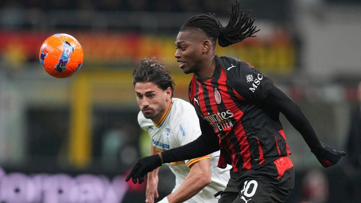 Manchester United Pantau Penyerang AC Milan Rafael Leao