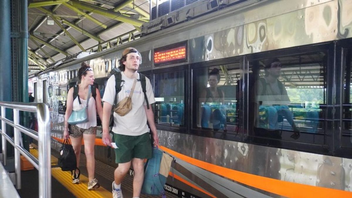 Wisatawan Mancanegara Pengguna Kereta Api Jarak Jauh Pecahkan Rekor