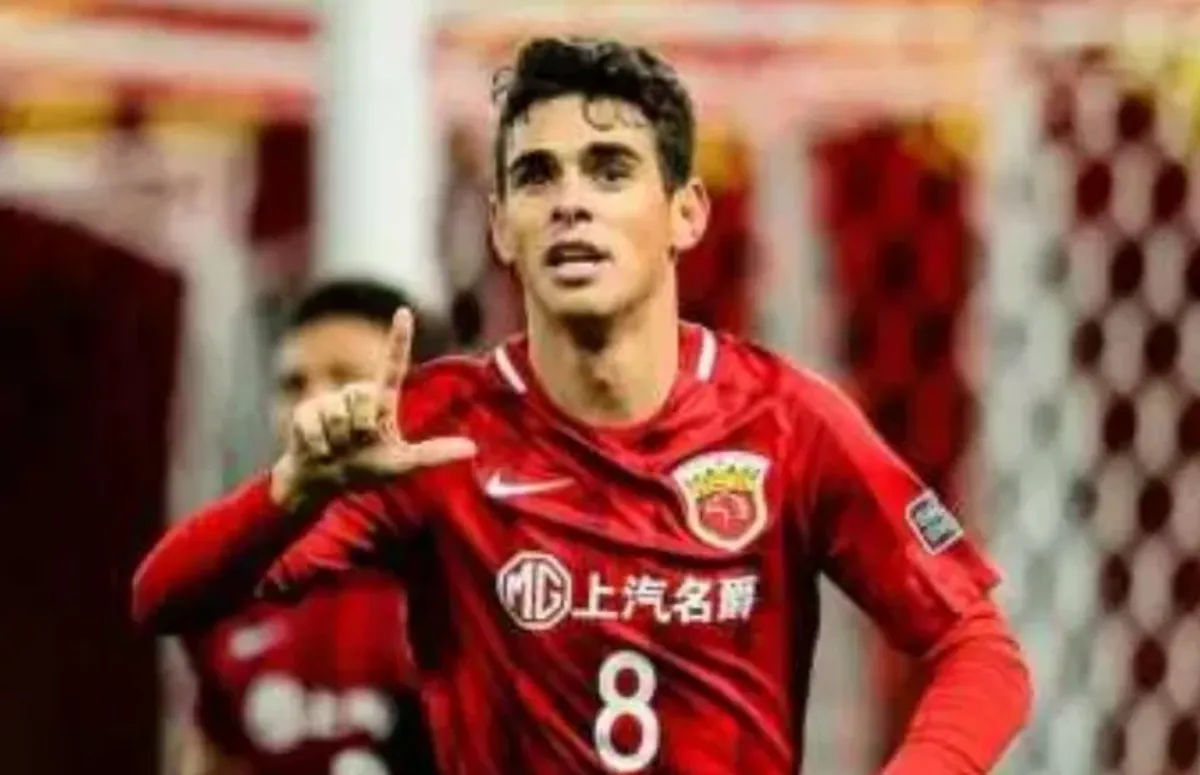 Oscar Pensiun Dini dari Sepak Bola Akibat Masalah Kesehatan Jantung