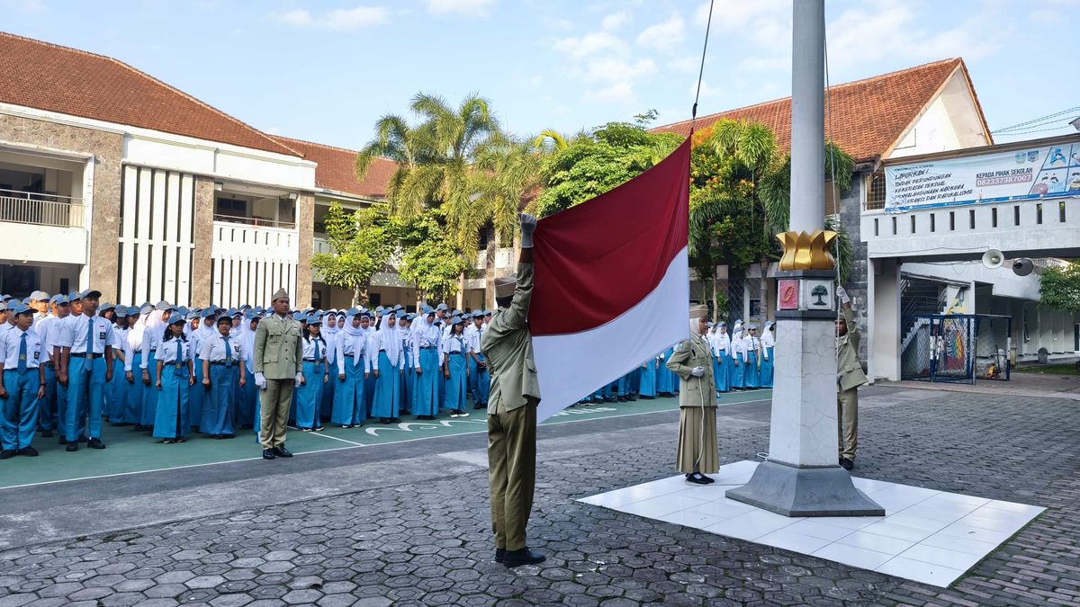 Tiga Kementerian Wajibkan Upacara Bendera dan Ikrar Pelajar, Ini Aturannya