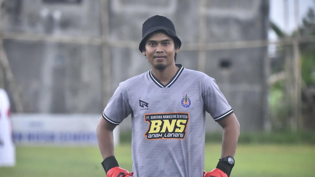 Ivan Febrianto Melatih Penjaga Gawang Muda di BNS Academy Magelang