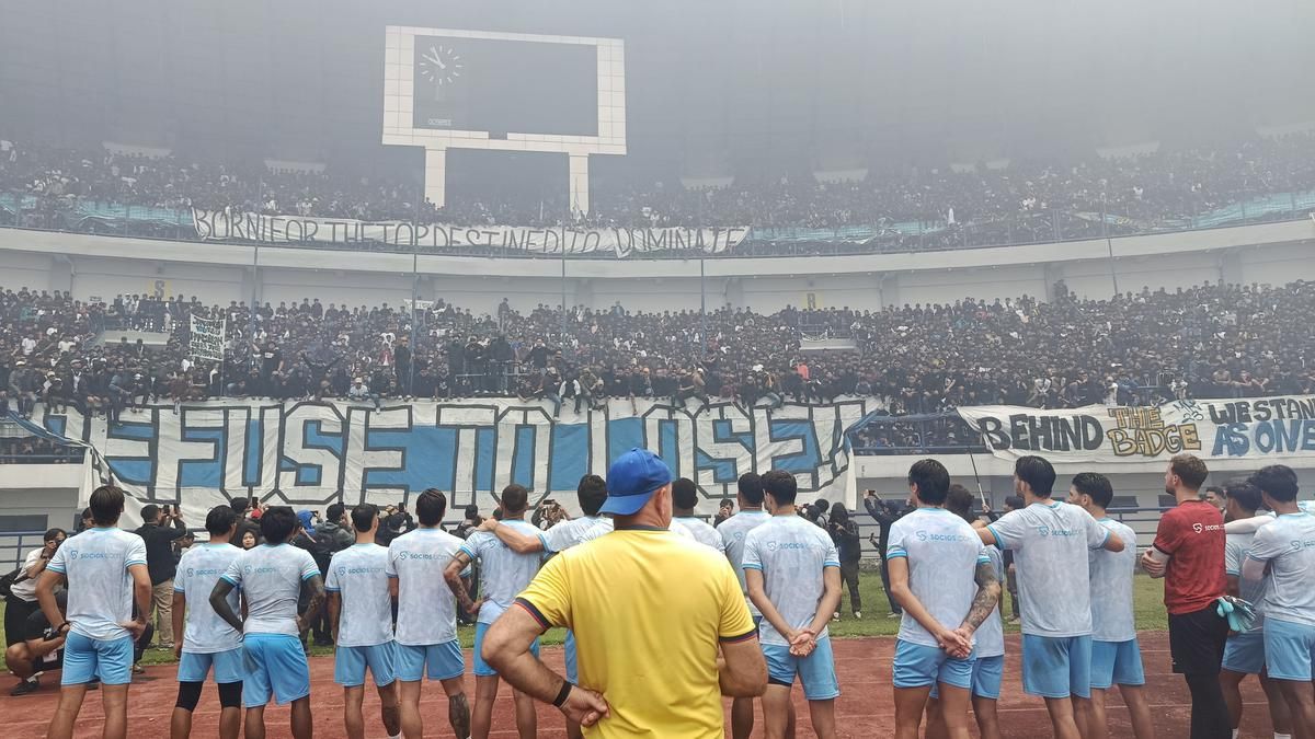 Belasan Ribu Bobotoh Padati Stadion GBLA Jelang Laga Persib Lawan Persija
