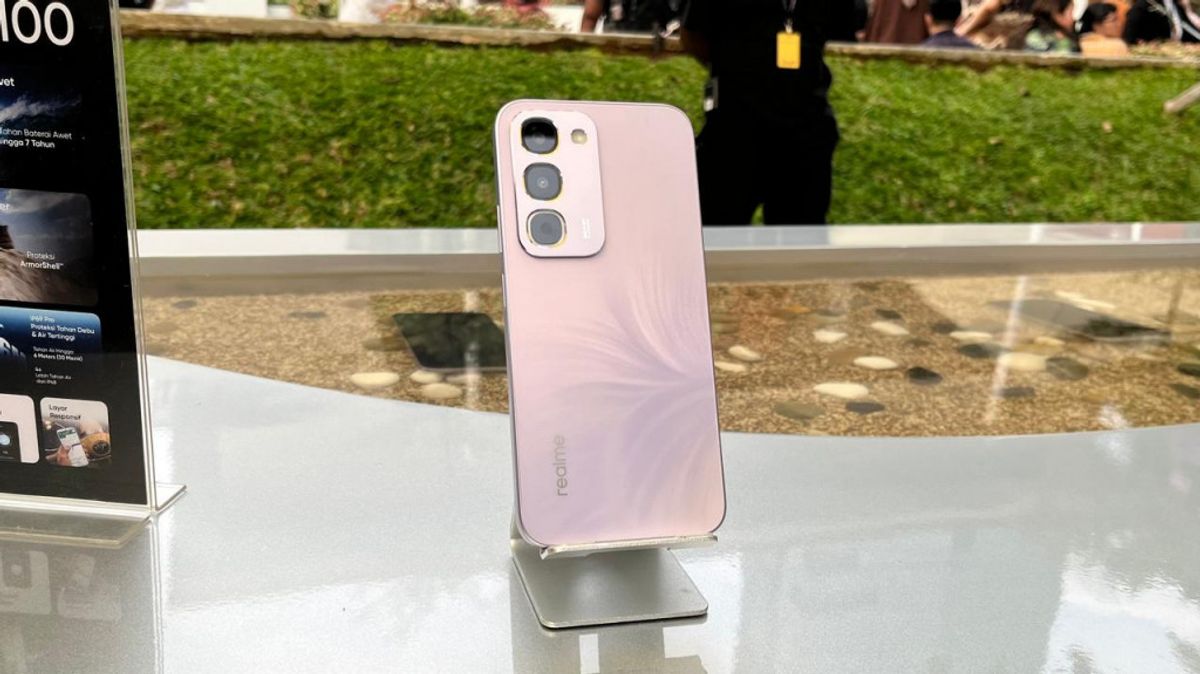 Realme Luncurkan C100 Series Berbaterai 8000mAh di Indonesia