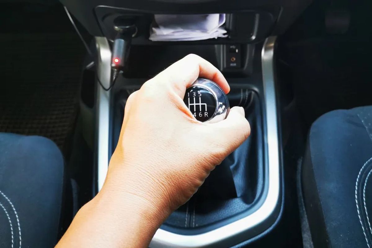 Pengemudi Perlu Pahami Perbedaan Teknik Engine Brake Manual dan Matic