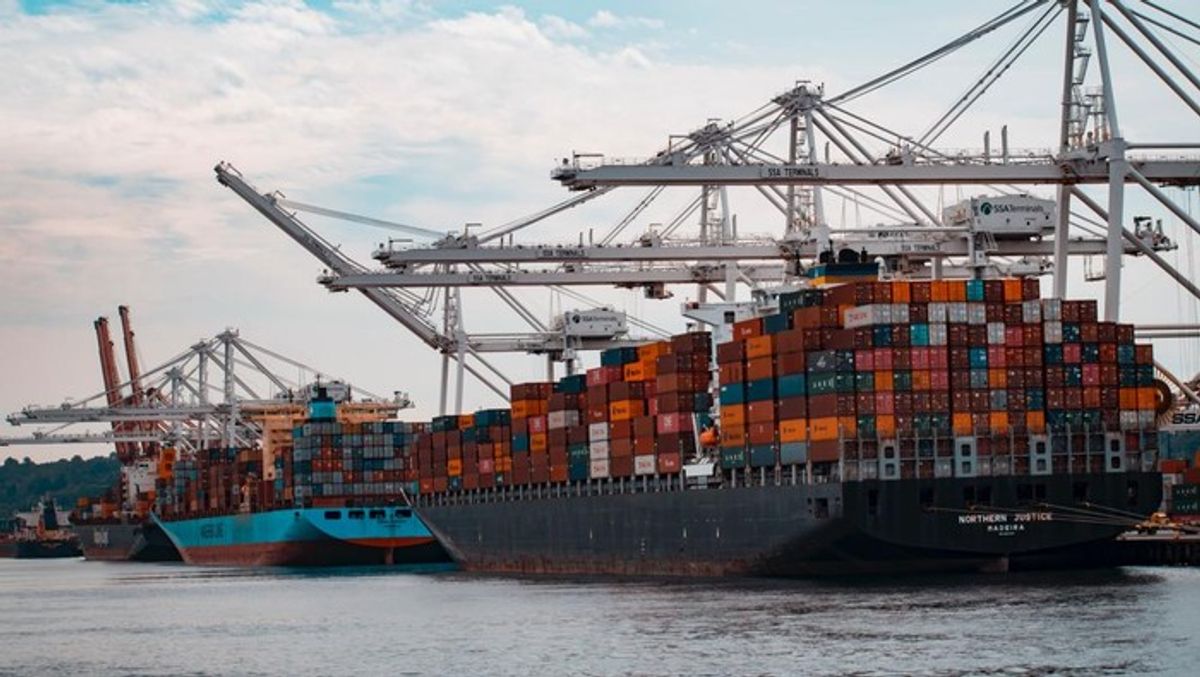 Neraca Perdagangan Indonesia Surplus US$ 3,32 Miliar pada Maret 2026