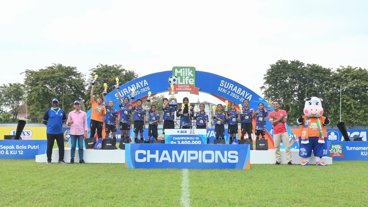 SDN Pacarkeling V dan SDN Manukan Kulon Juarai MilkLife Soccer Challenge Surabaya