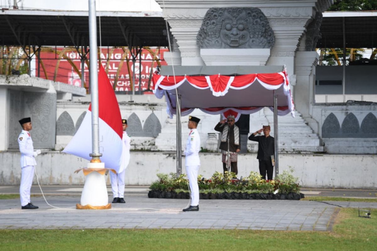 Abdul Mu’ti Pimpin Upacara Hardiknas 2026 di Banyuwangi