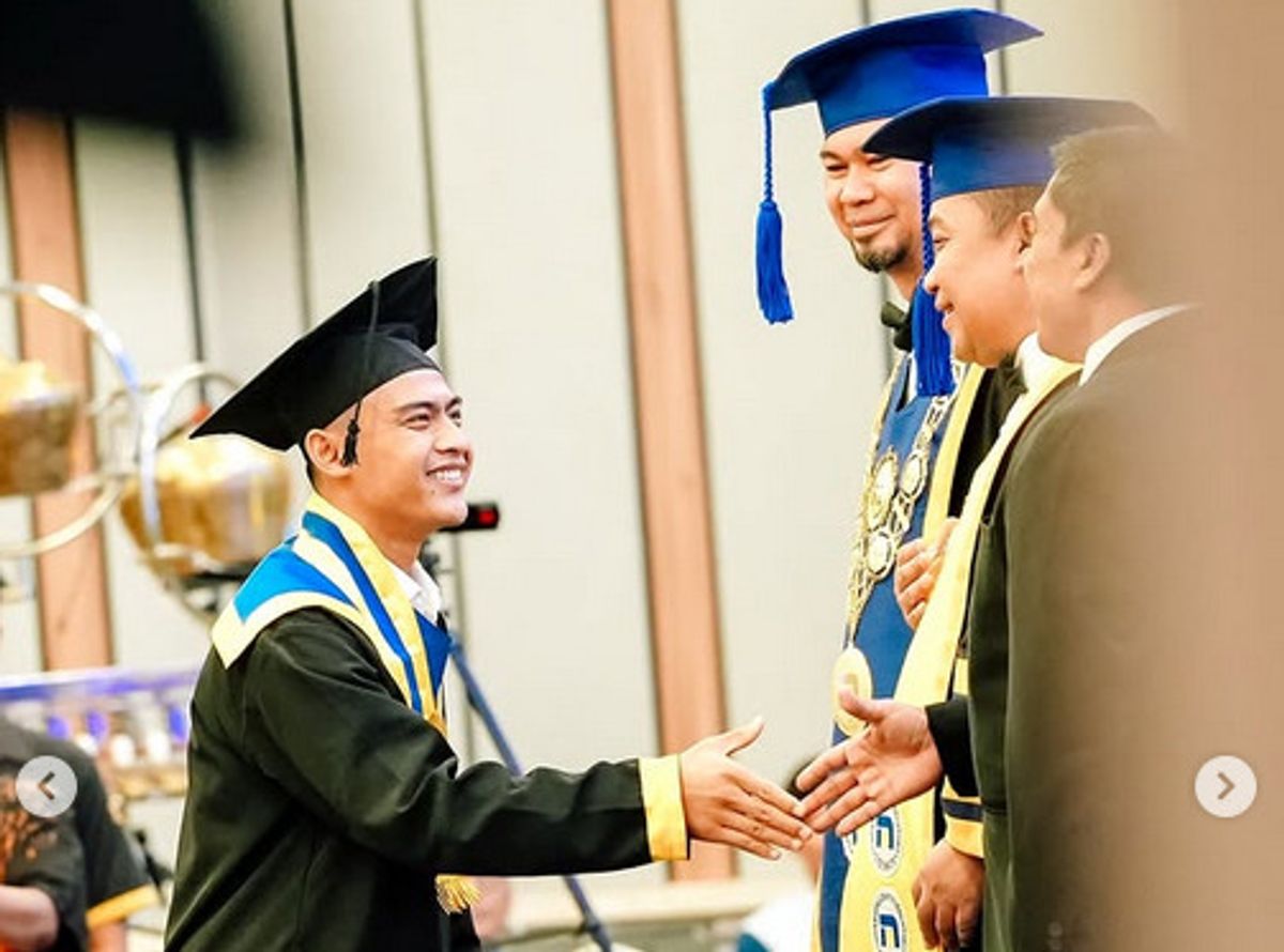 Pratama Arhan Raih Gelar Sarjana Manajemen di Universitas Dian Nuswantoro